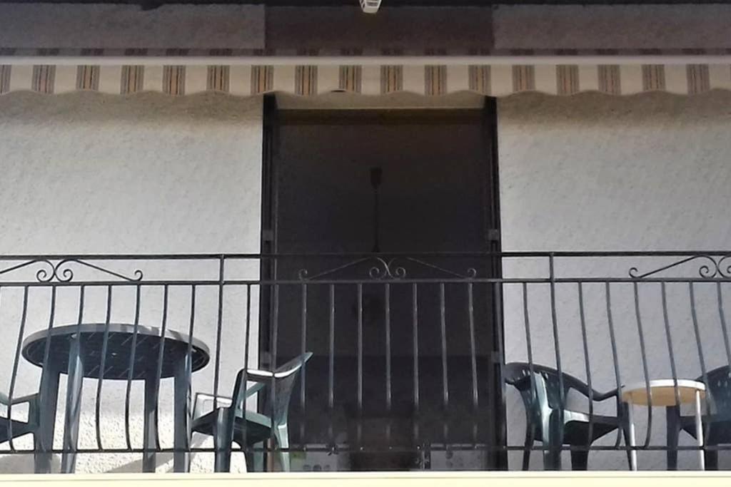 Spacieux Appartement Proche Centre Et Piscine Condom Exteriör bild